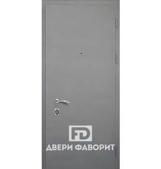 Дверь для загородного дома, отделка цинкогрунт
