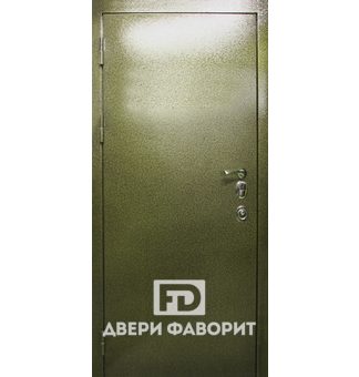 входная дверь из металла с тремя петлями отделана порошком зелёного оттенка