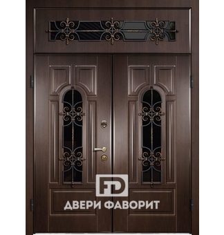 парадная двустворчатая дверь со стеклянными вставками и коваными элементами
