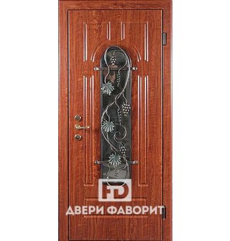 Дверь железная в загородный дом со стеклом и ковкой в виде лозы
