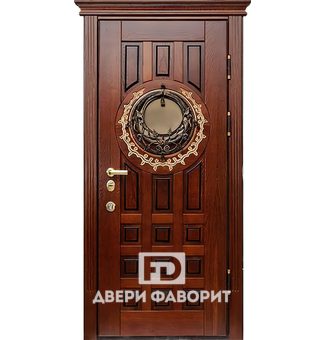 Дверь в загородный дом с круглым стеклом